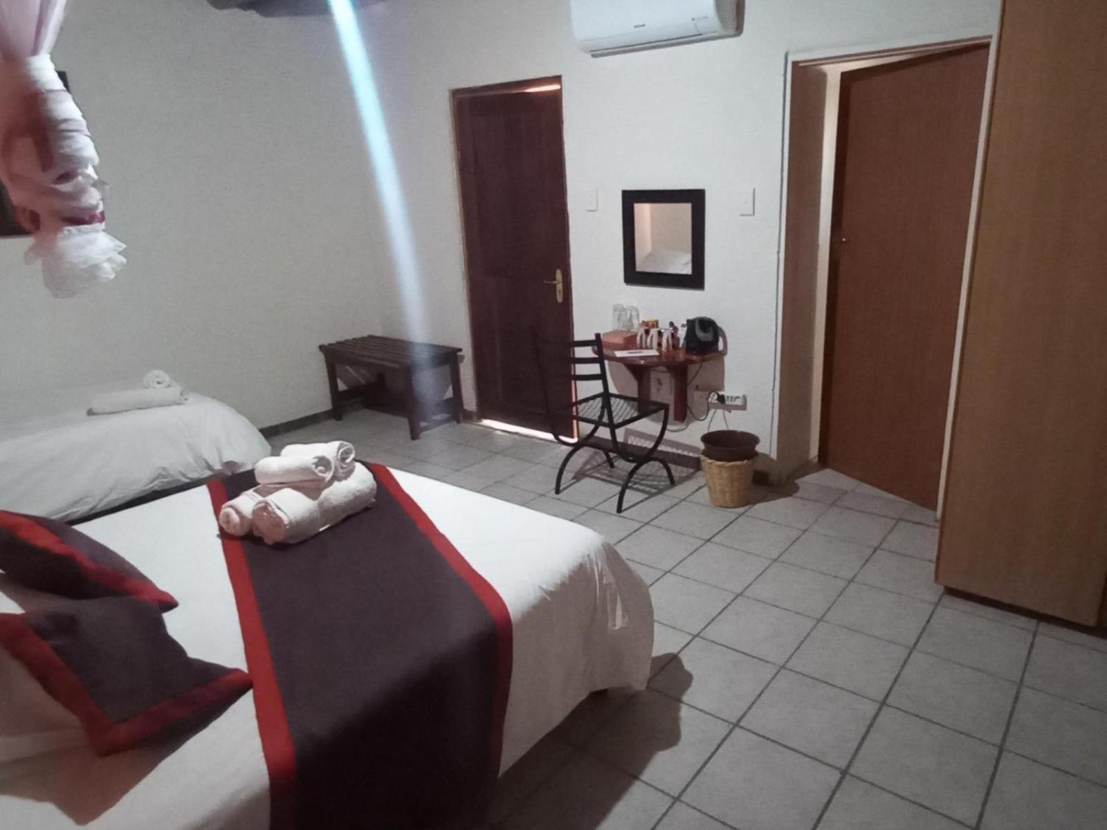 Ombinda Country Lodge Outjo Cameră foto